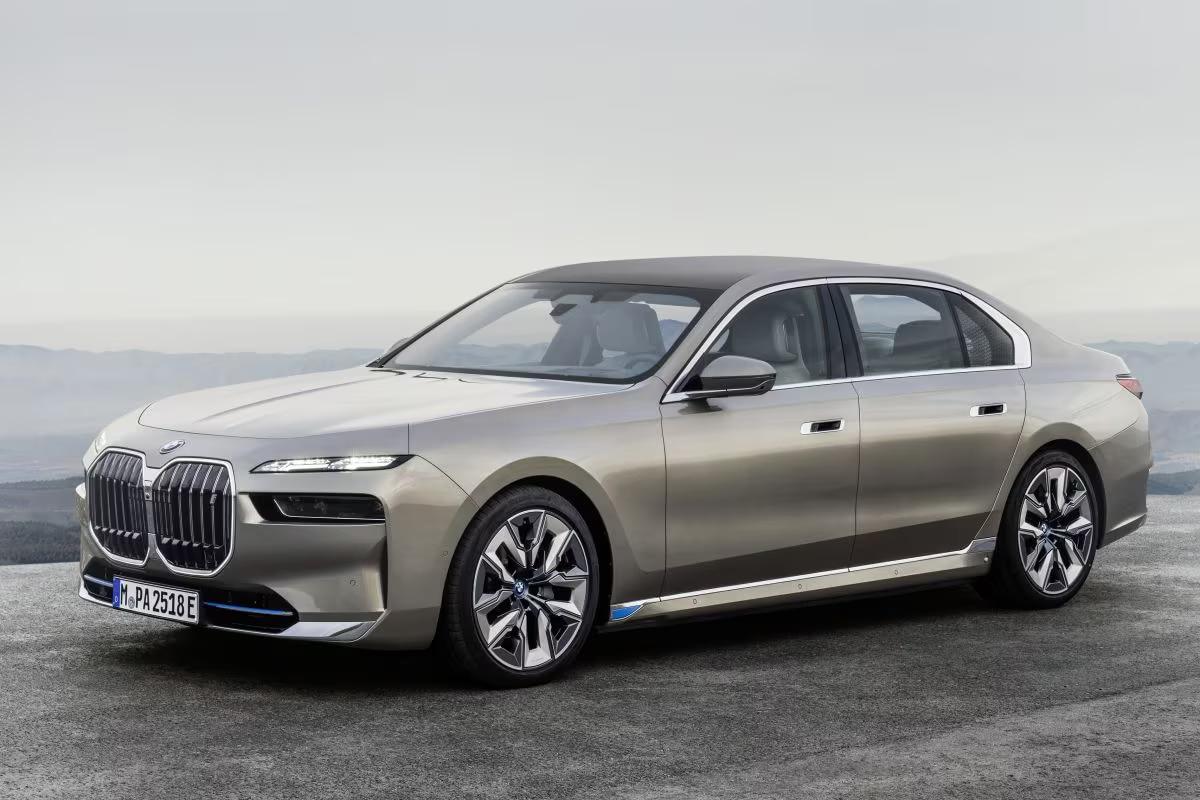 BMW i7