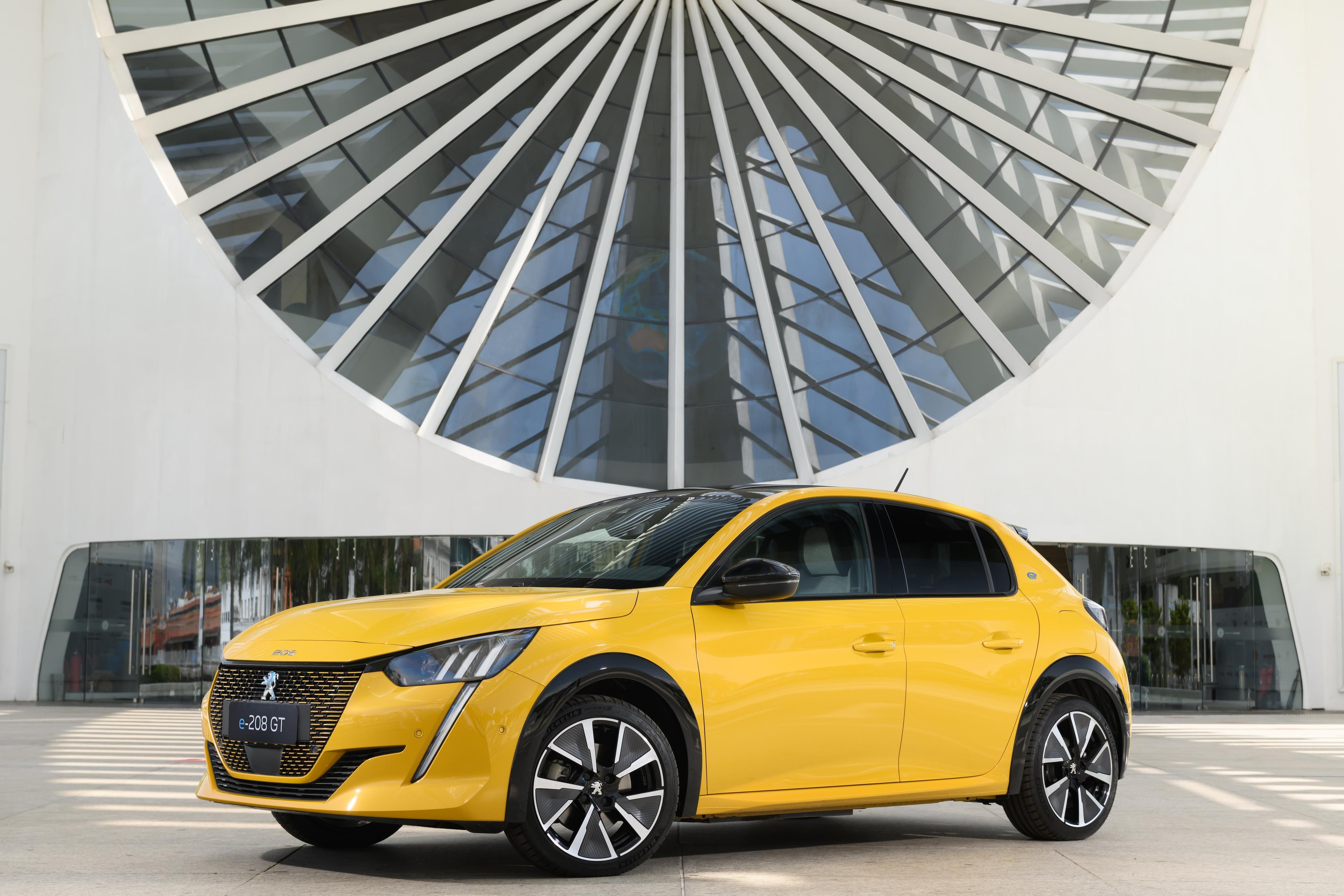 Peugeot e-308 GT 54kWh 156