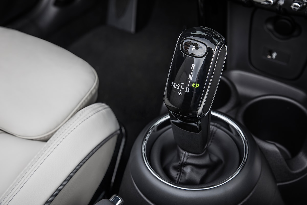 Moeten alle lesauto's voortaan met een automaat worden uitgerust?