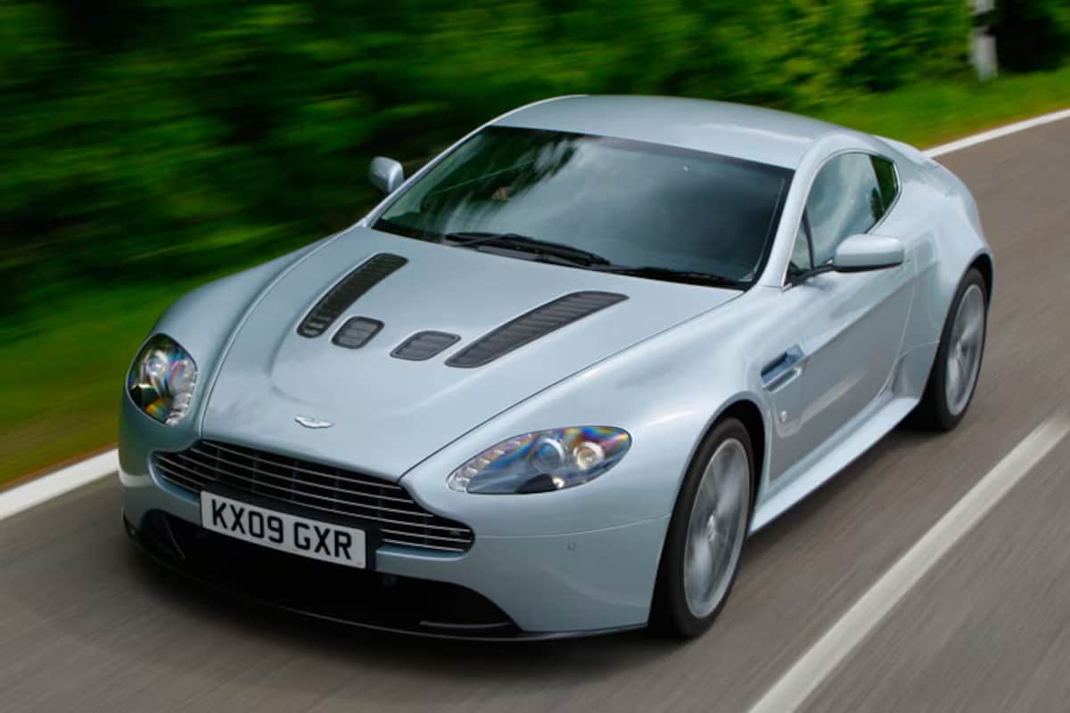 aston martin V12 coupe