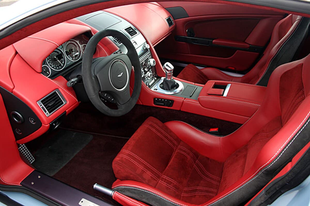 Aston Martin V12 Vantage Interieur