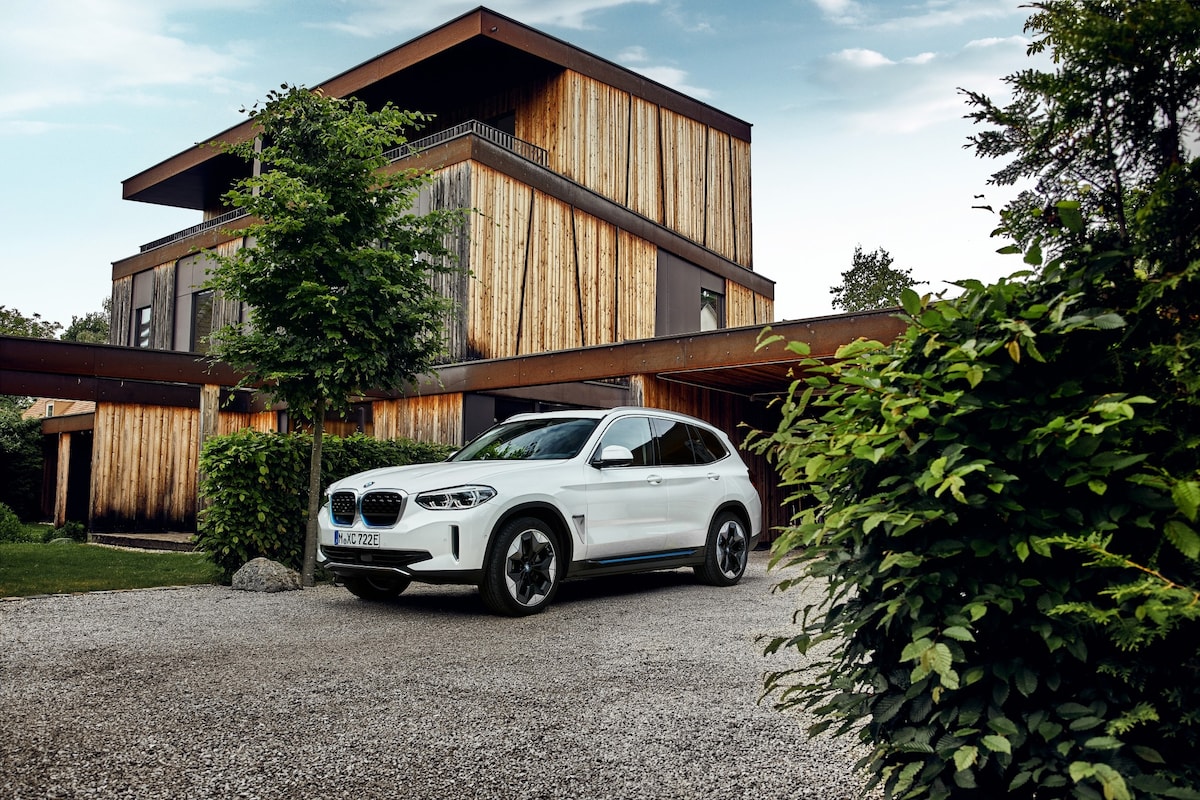 bmw-ix-2020-wit-zijaanzicht