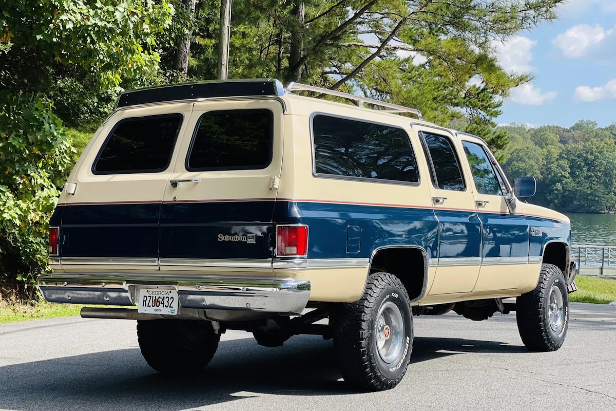 Chevrolet Suburban 7th Gen