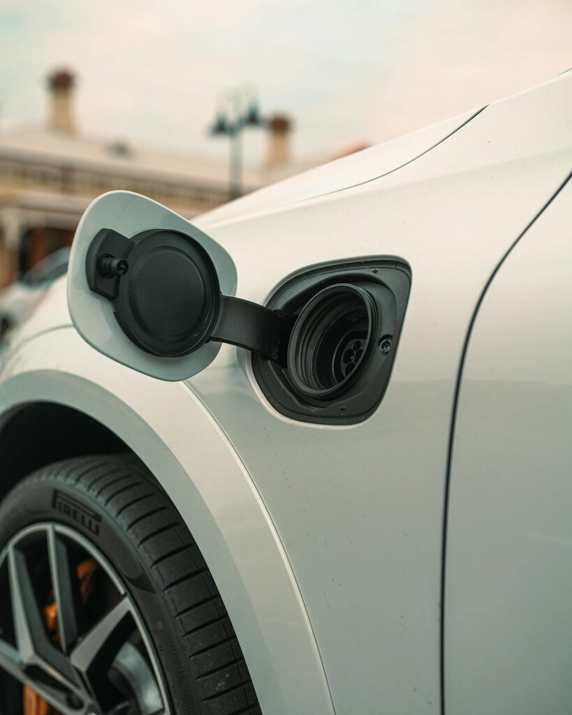 Wunderschne Diesel Plug In Hybrid Bildernull