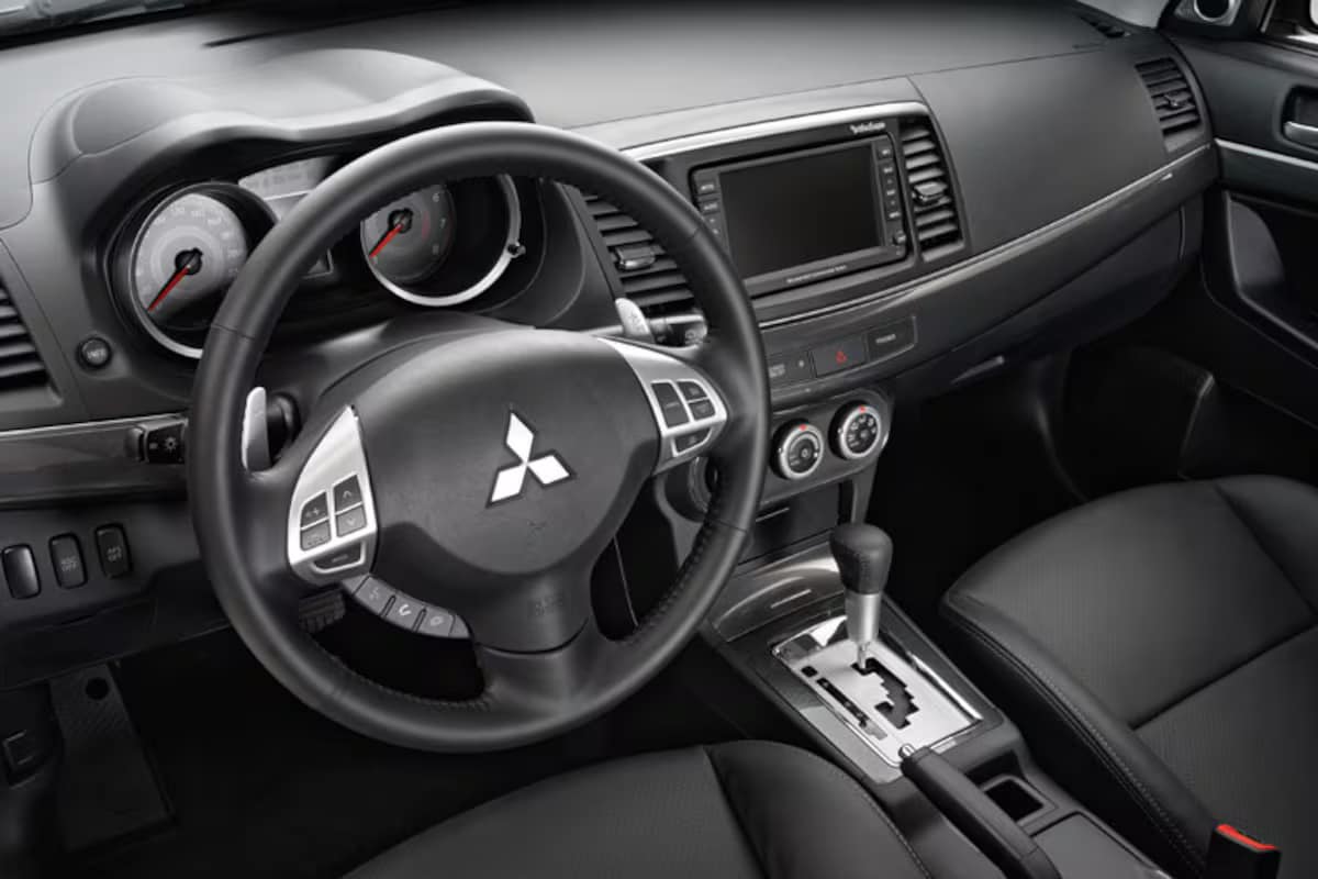 Mitsubishi Lancer Interieur