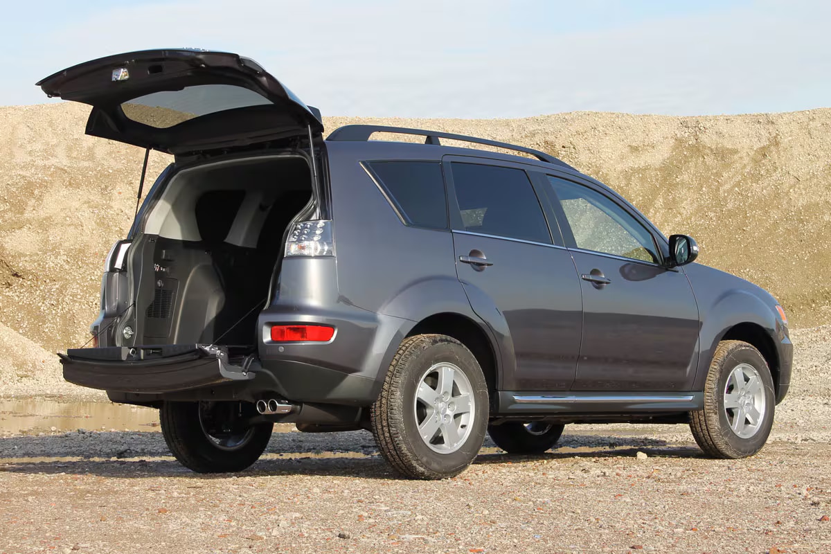 Mitsubishi Outlander Van 2.0 2WD Intro Edition