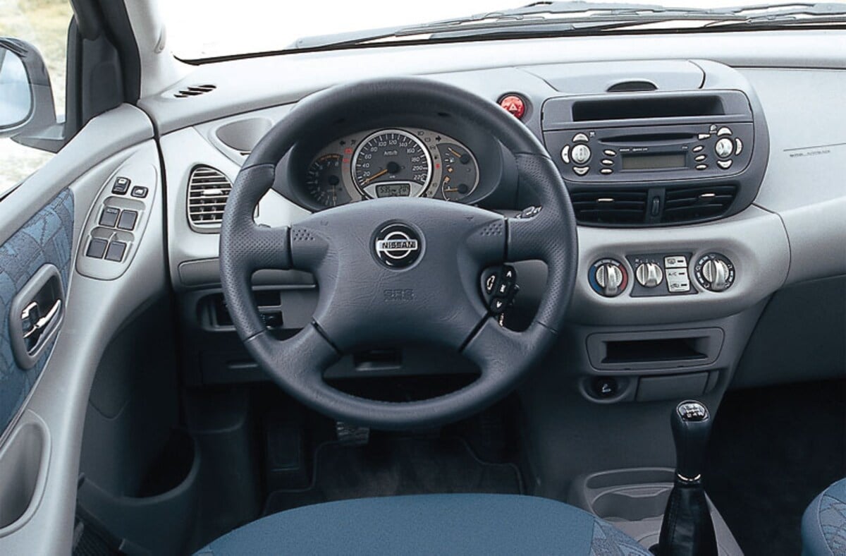 Nissan Almera Tino Interieur