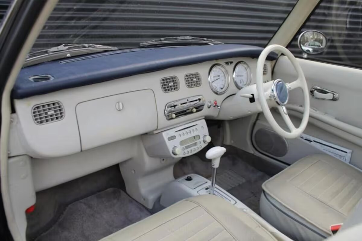Nissan Figaro Interieur