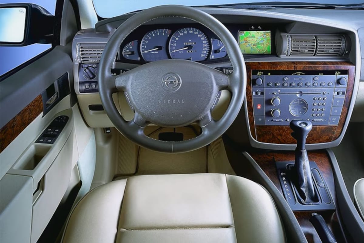 Opel Omega Interieur