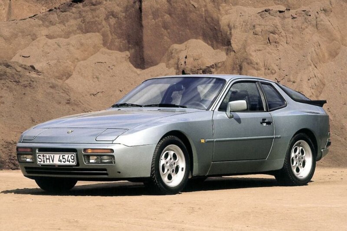 Porsche 944