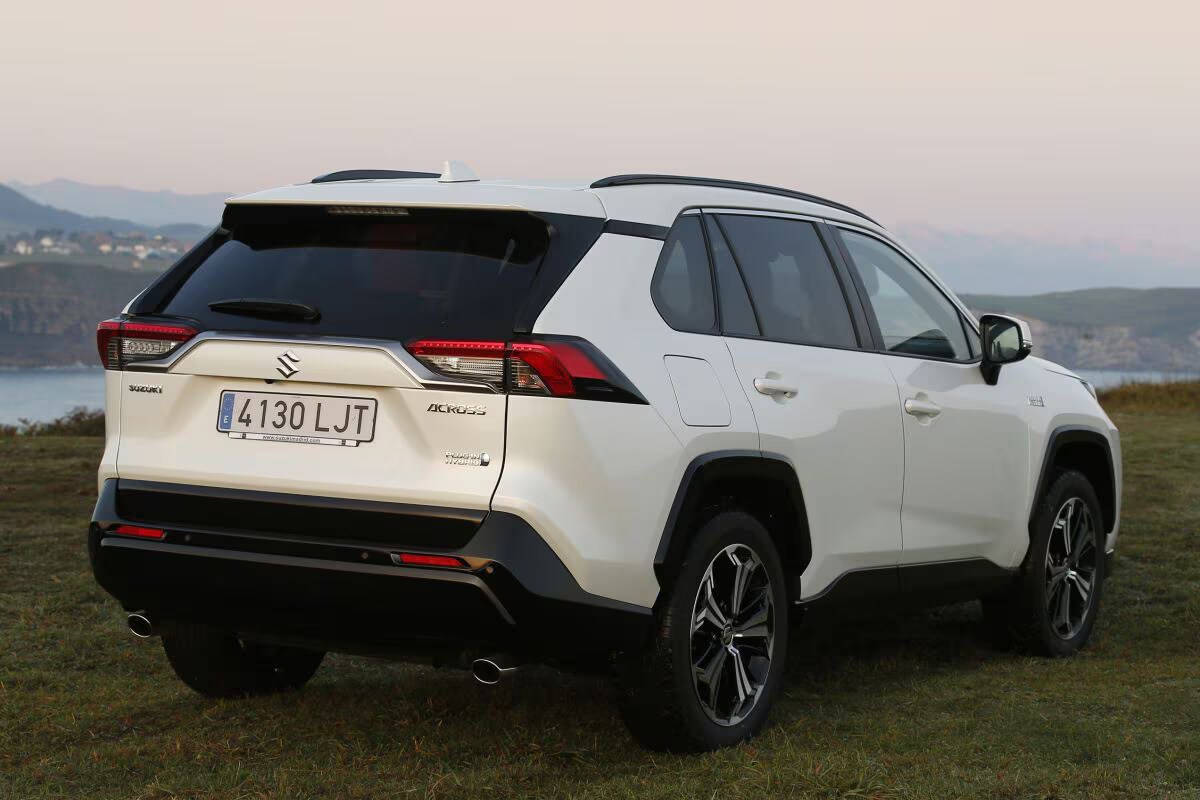 Suzuki Across 2.5 Plug-in Hybrid Style Business