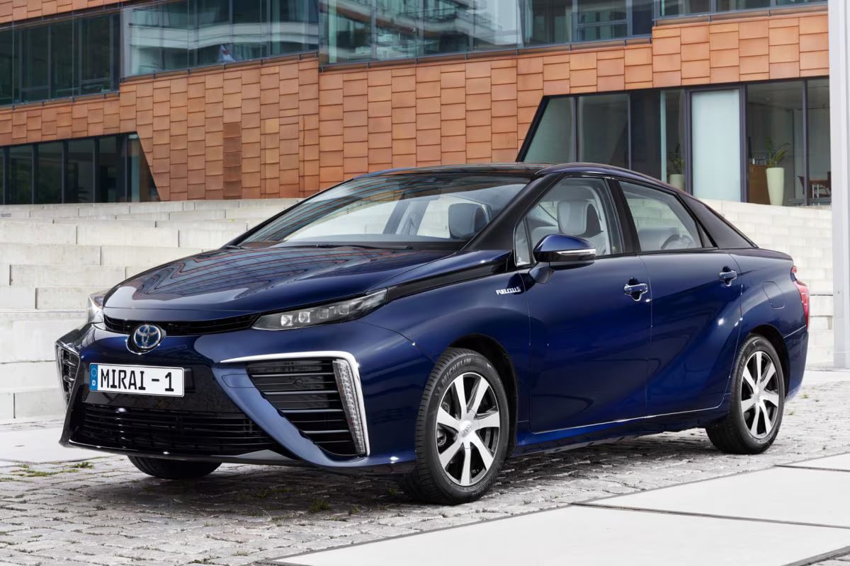Toyota Mirai FCV executive